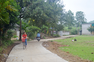Qua 5 năm triển khai, xã Vĩnh Tiến (kim Bôi) mới có 5,4/23,3 km  đường giao thông nông thôn được cứng hóa.